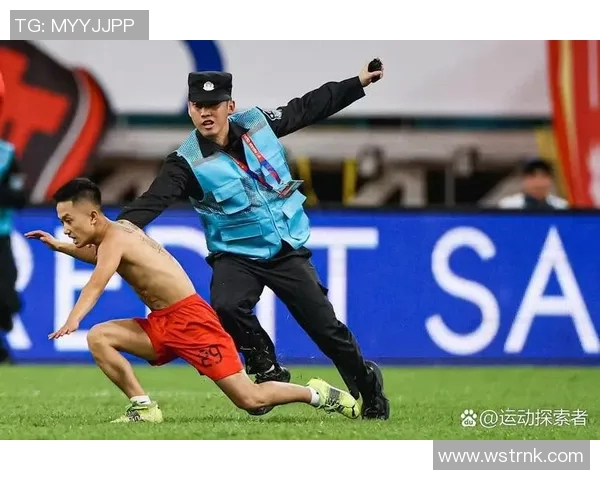 足球明星赛场冲突引发热议球迷与媒体对打架事件各执己见